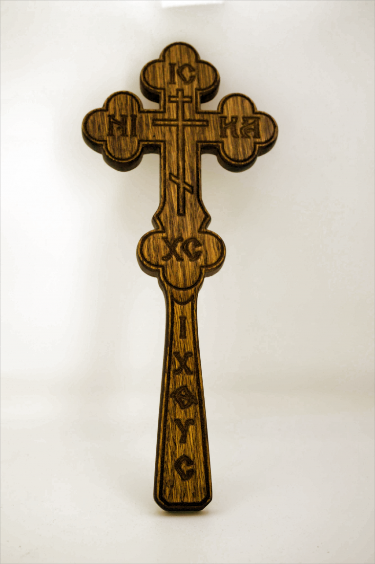 Cruz ortodoxa de madera grabada Pravil Modelo 1