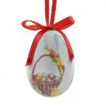 Ou Decorativ de Paște cu Coș, Pui și Panglică Roșie – Ornament Festiv 7,5 cm