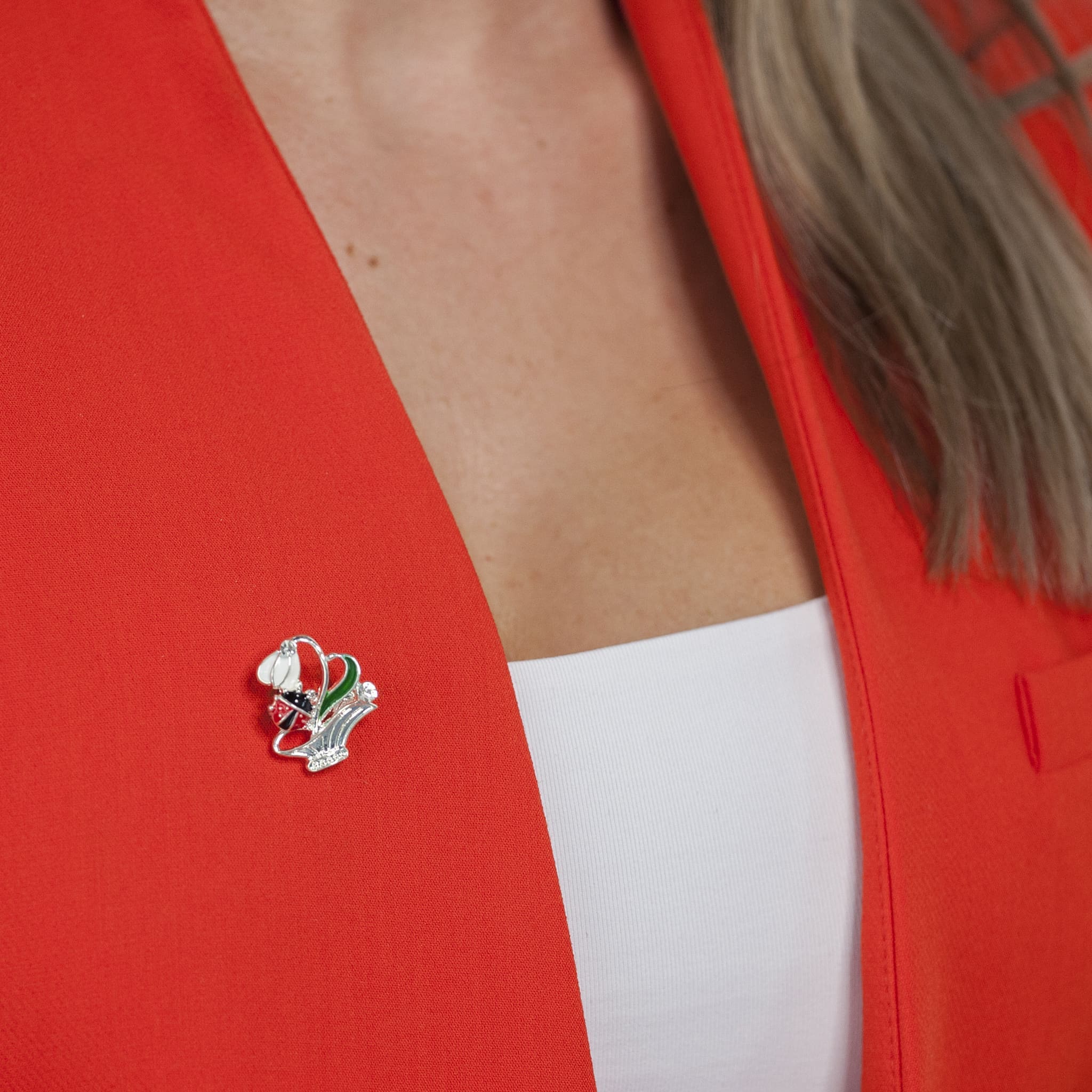Mărțișor broche Zalia campanilla con mariquita con bolsita de regalo y mensaje personalizado 5 Mărțișor broșă Zalia Ghiocel cu gărgăriță cu punguță cadou și mesaj personalizat - Imagen 4